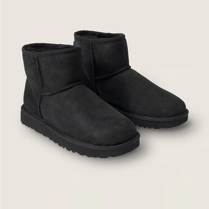 UGG BRAND NEW IN THE BOX BLACK CLASSIC MINI 🖤